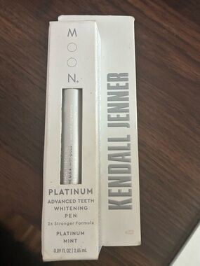 Kendall Jenner Moon Platinum Mint Teeth Whitening Pen - White
